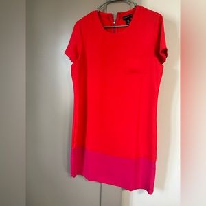 Adrienne Vittadini Coral Shift Dress with gold zipper Size 8